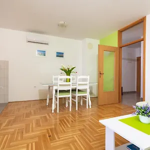Apartament Mali